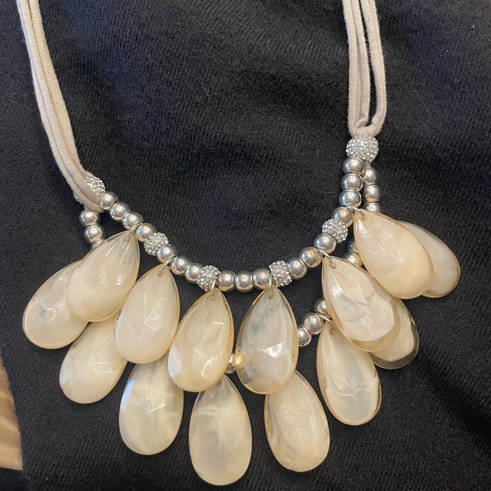 Elegant Cream Teardrop Necklace